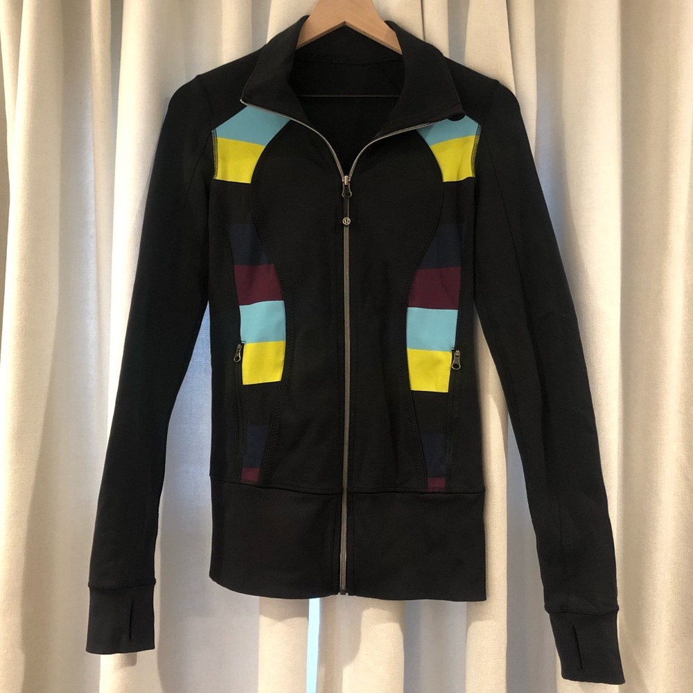 LULULEMON full zip jacket Size 4Color: Black